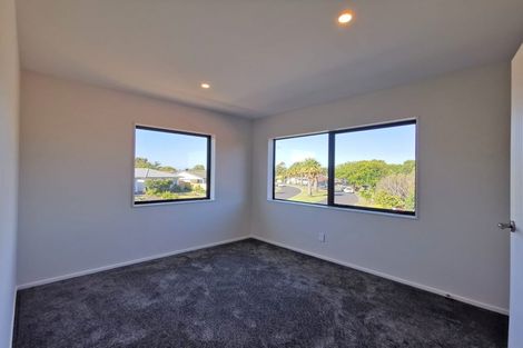 Photo of property in 2/9 Billabong Place, Botany Downs, Auckland, 2010