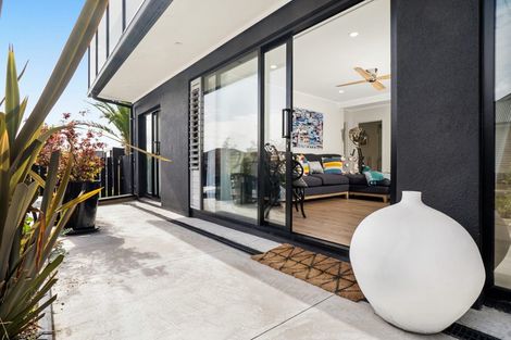 Photo of property in 82 Bay Street, Red Beach, 0932