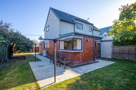 Photo of property in 2/10 Nortons Road, Avonhead, Christchurch, 8042