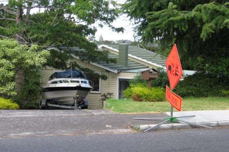 Photo of property in 46 Taupo Street, Green Bay, Auckland, 0604