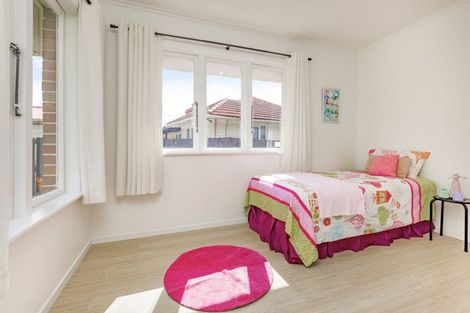 Photo of property in 22a Sutton Crescent, Papakura, 2110