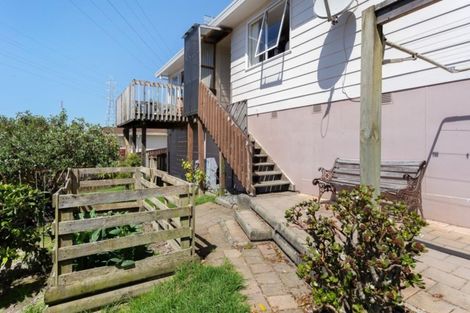 Photo of property in 24 Halloran Place, Massey, Auckland, 0614