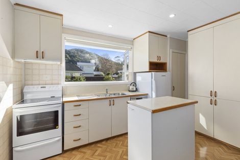 Photo of property in 51 Holdsworth Avenue, Trentham, Upper Hutt, 5018