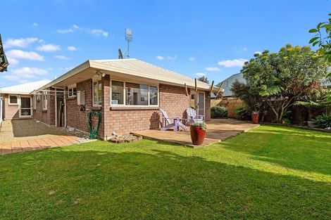 Photo of property in 47 Waiwherowhero Drive, St Andrews, Hamilton, 3200
