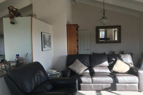 Photo of property in 32 Whitechapel Grove, Stokes Valley, Lower Hutt, 5019