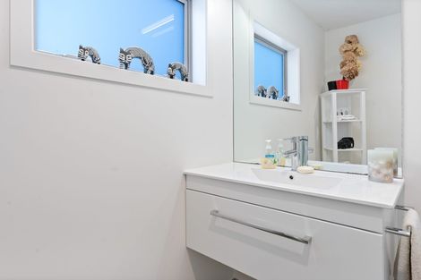 Photo of property in 18a Sylvan Park Avenue, Milford, Auckland, 0620