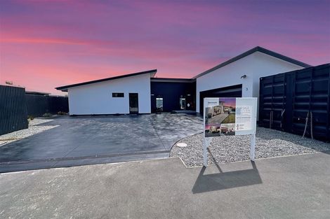 Photo of property in 3 Freeville Place, New Brighton, Christchurch, 8083