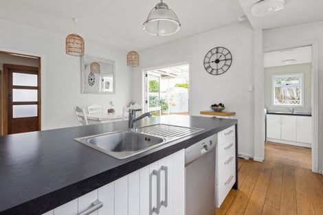 Photo of property in 11 Richmond Road, Clive, Hastings, 4180