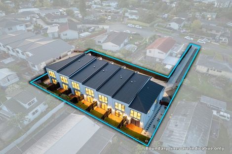 Photo of property in 1/14 Sabot Place, Massey, Auckland, 0614