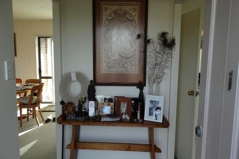 Photo of property in 1 San Fernando Way, Henderson, Auckland, 0612