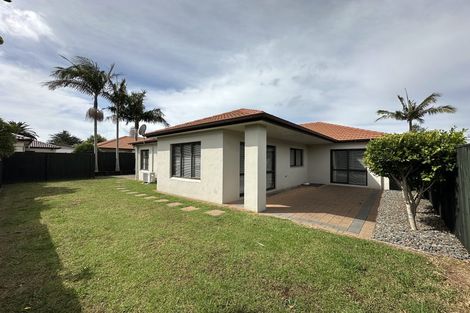 Photo of property in 27 Seneca Court, Golflands, Auckland, 2013
