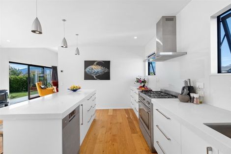 Photo of property in 18 Centre Crescent, Wanaka, 9305