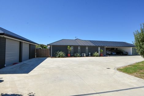 Photo of property in 2 The Glade, Carterton, 5713