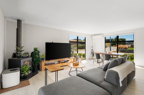 Photo of property in 2 The Heights Avenue, Wanaka, 9305