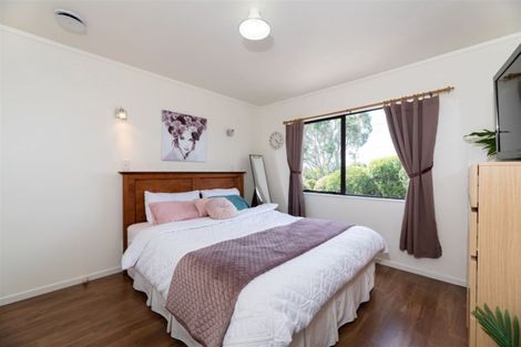 Photo of property in 1/253 Glenfield Road, Hillcrest, Auckland, 0627