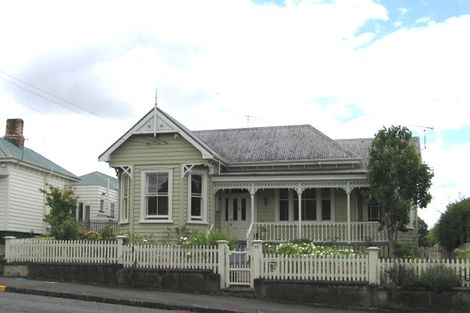 Photo of property in 77 Hinemoa Street, Birkenhead, Auckland, 0626