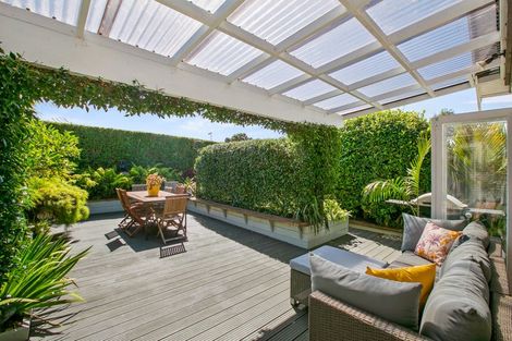 Photo of property in 76 Barrett Street, Westown, New Plymouth, 4310