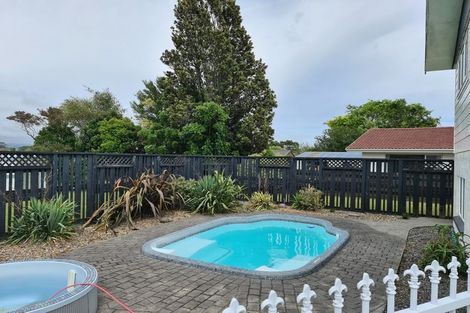 Photo of property in 25 Truby King Street, Merrilands, New Plymouth, 4312