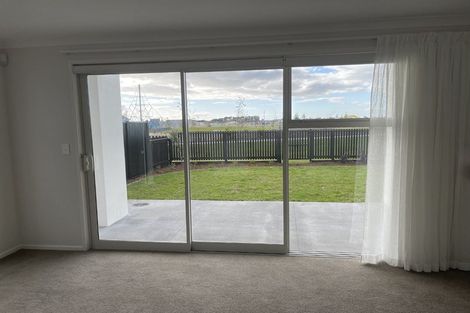 Photo of property in 35 Bill Miller Drive, Papamoa, 3118