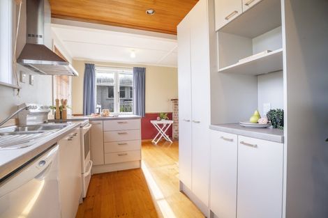 Photo of property in 44 Taylor Terrace, Tawa, Wellington, 5028