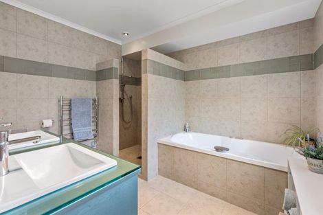 Photo of property in 2 Saratoga Court, Papamoa Beach, Papamoa, 3118