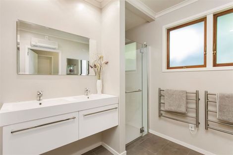 Photo of property in 102 Paparoa Street, Papanui, Christchurch, 8053