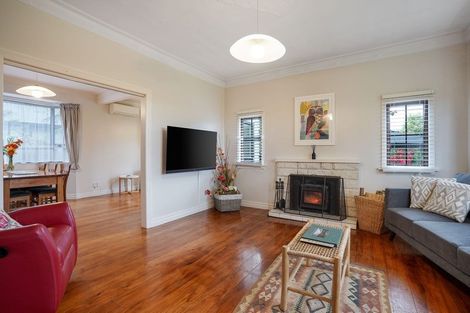 Photo of property in 6 Centennial Drive, Hokowhitu, Palmerston North, 4410