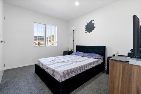 Photo of property in 19 Valour Lane, Papakura, 2110