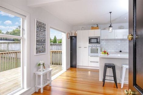 Photo of property in 43 Coniston Avenue, Te Atatu South, Auckland, 0610