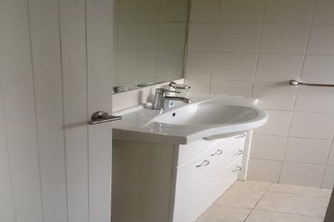 Photo of property in 41 Condor Place, Unsworth Heights, Auckland, 0632