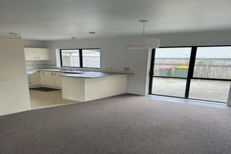 Photo of property in 51 Carisbrook Crescent, Papakura, 2110