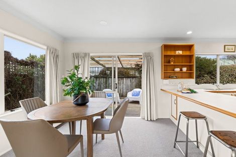 Photo of property in 2 Guthrie Road, Havelock North, 4130