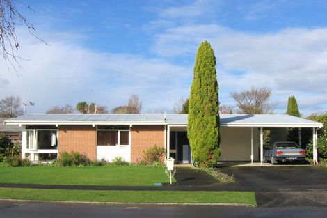Photo of property in 2 Chilton Grove, Hokowhitu, Palmerston North, 4410