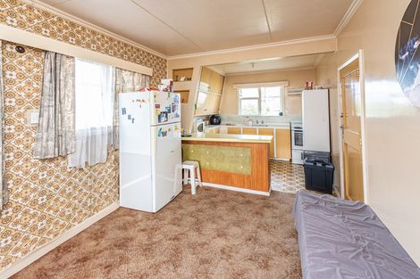 Photo of property in 4 Tongariro Street, Castlecliff, Whanganui, 4501