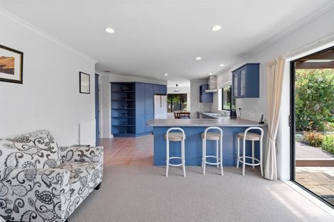 Photo of property in 17 Kate Sheppard Avenue, Torbay, Auckland, 0630