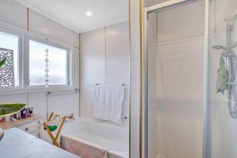 Photo of property in 2/90 Pakuranga Road, Pakuranga, Auckland, 2010