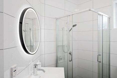 Photo of property in 6 Mollyhawk Place, Birkenhead, Auckland, 0626
