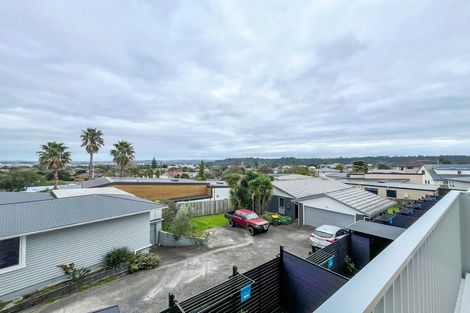 Photo of property in 14/9 Aeroview Drive, Beach Haven, Auckland, 0626