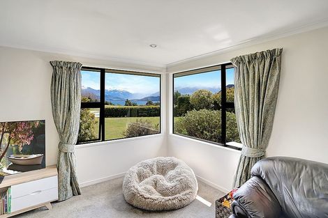 Photo of property in 4 Baker Grove, Wanaka, 9305