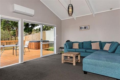 Photo of property in 2/44 Lilburn Crescent, Massey, Auckland, 0614