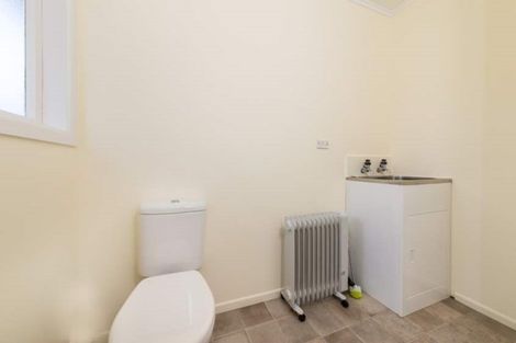 Photo of property in 17 Alma Street, Te Atatu South, Auckland, 0610