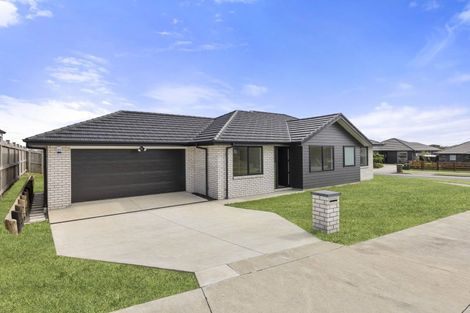 Photo of property in 21 Dame Nganeko Drive, Glenbrook, 2681