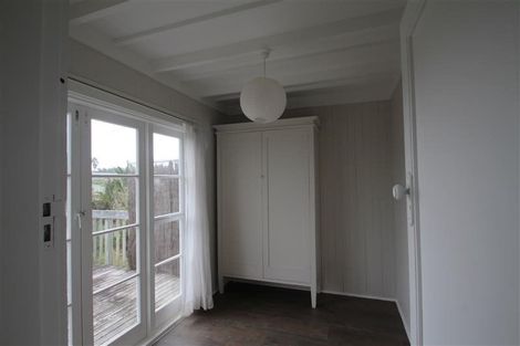 Photo of property in 5 Weona Place, Westmere, Auckland, 1022