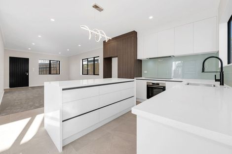 Photo of property in 76a Ennis Avenue, Pakuranga Heights, Auckland, 2010