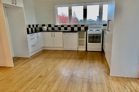 Photo of property in 29 Sylvan Crescent, Te Atatu South, Auckland, 0610