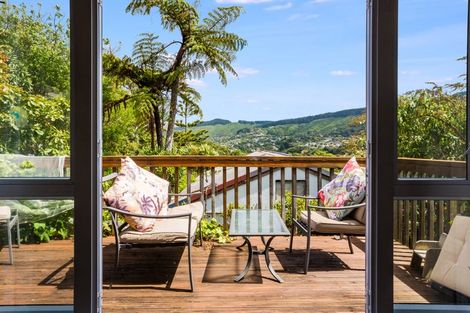 Photo of property in 16 Raroa Terrace, Tawa, Wellington, 5028