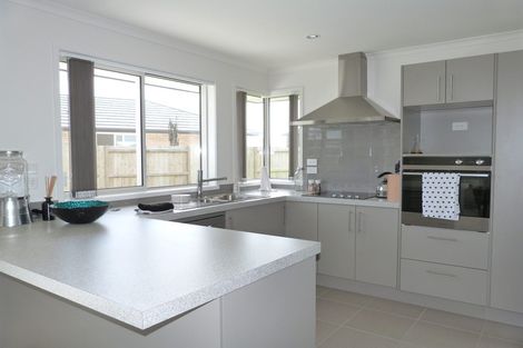 Photo of property in 43 Kowi Lakes Drive, One Tree Point, 0118