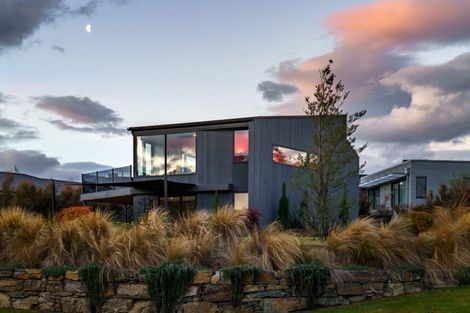 Photo of property in 9 Forest Heights, Wanaka, 9305