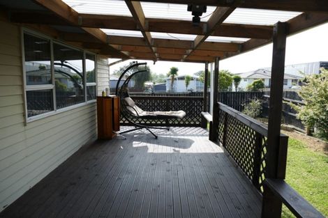 Photo of property in 56 Othello Drive, Clover Park, Auckland, 2023