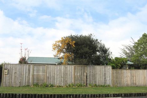 Photo of property in 10 Bellvue Road, Kawaha Point, Rotorua, 3010